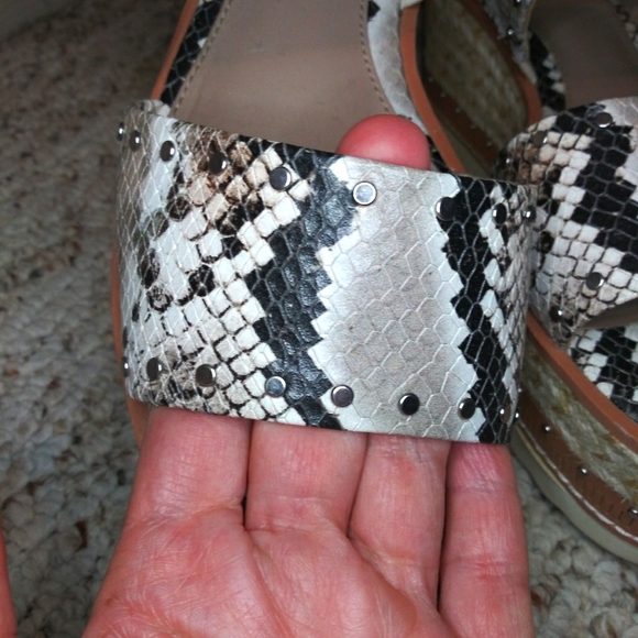 Vince Camuto Marsa Black, Silver & Taupe, Faux Snakeskin Platform Sandals - Picture 7 of 13